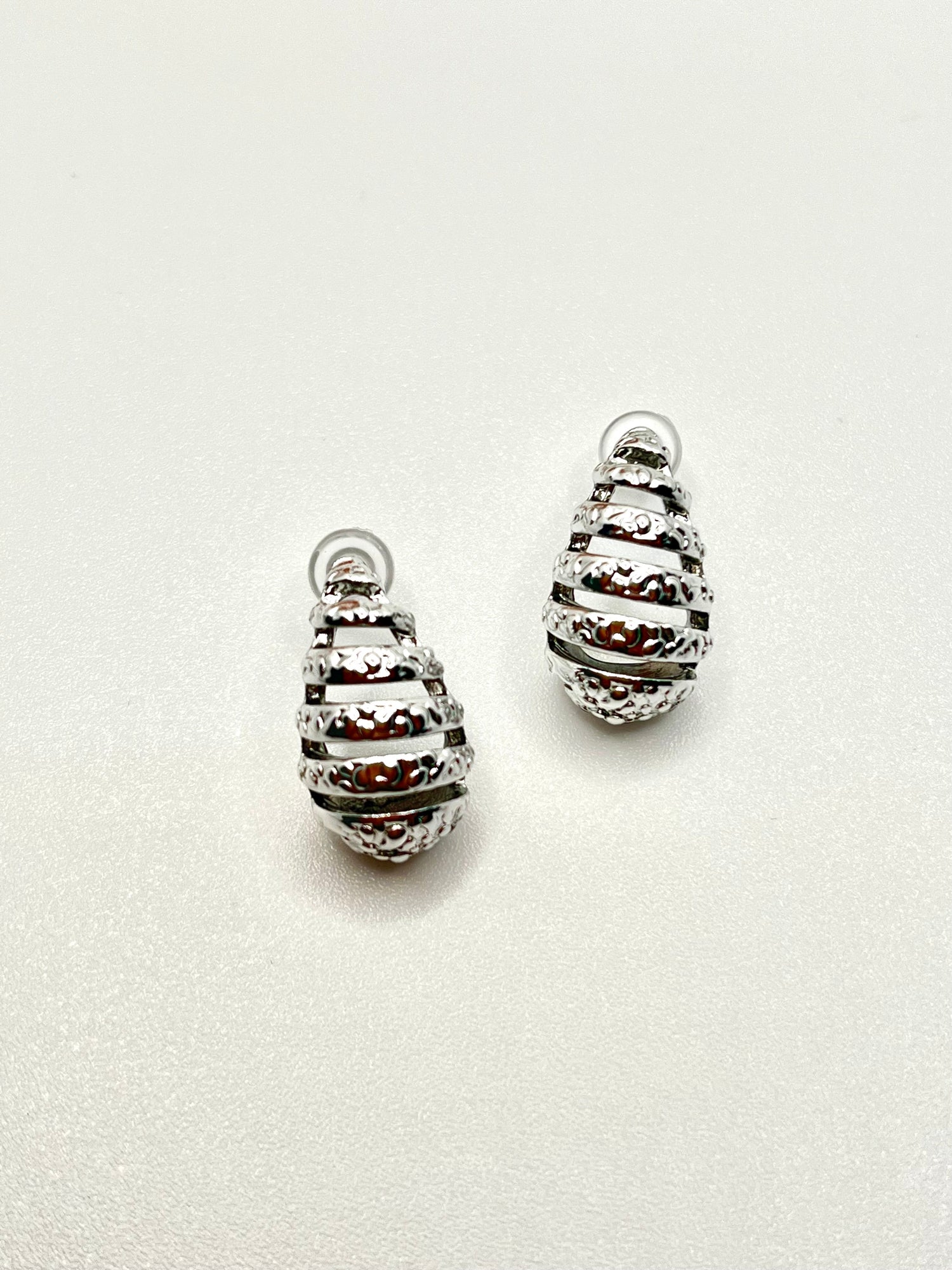 メタリックピアス
