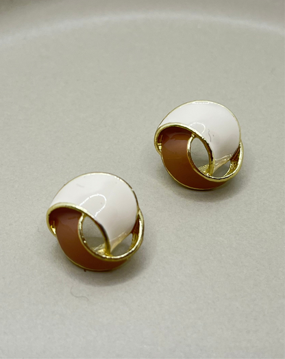 ツイストピアス［ブラウン×ベージュ］
