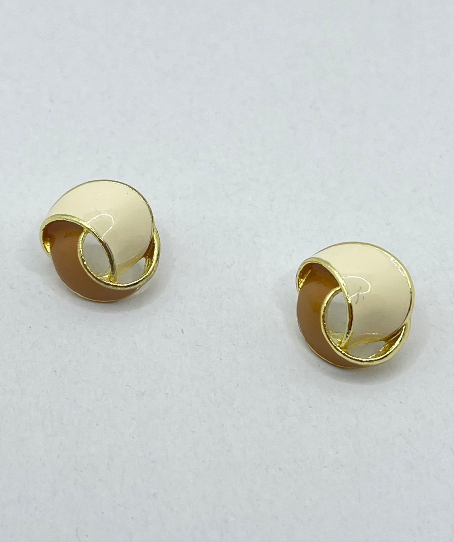 ツイストピアス［ブラウン×ベージュ］