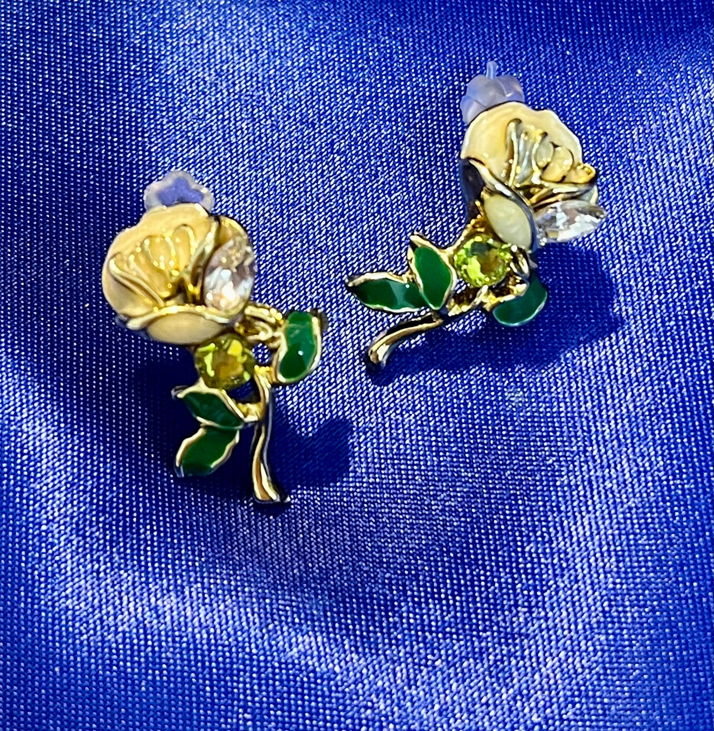 幸福の薔薇 クリスタルピアス | 海の祝福