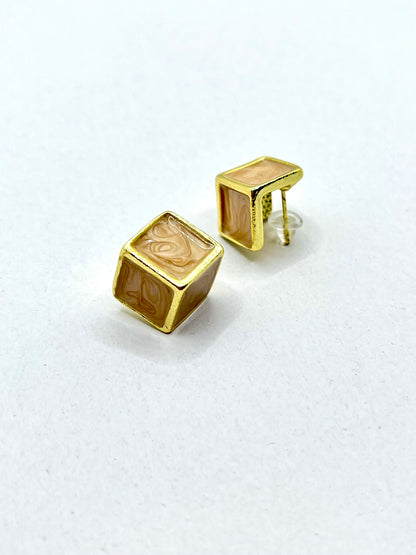 ナチュラルキューブ マーブルピアス［ベージュ］