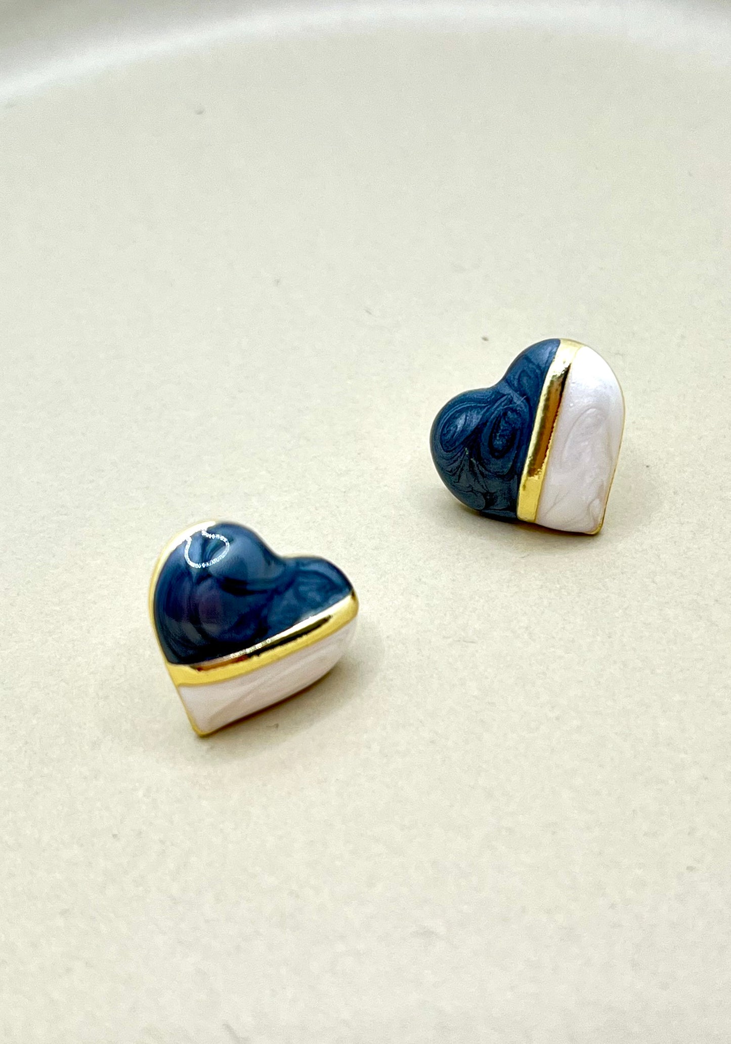 ハートフォルムピアス［インディゴブルー］