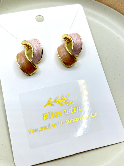 ツイストマーブルピアス［ピンク × オレンジベージュ × ゴールド］