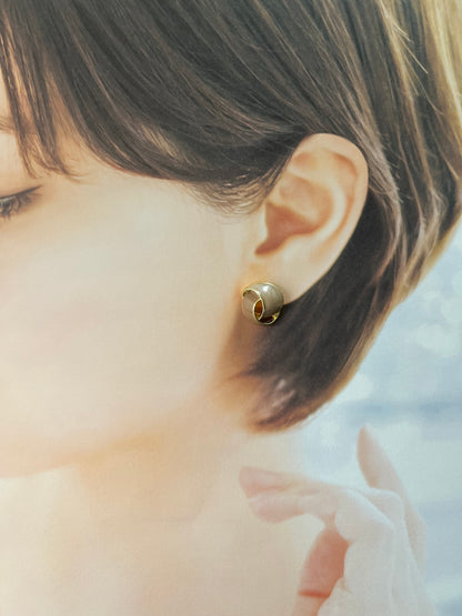 ツイストマーブルピアス［ブラウン］